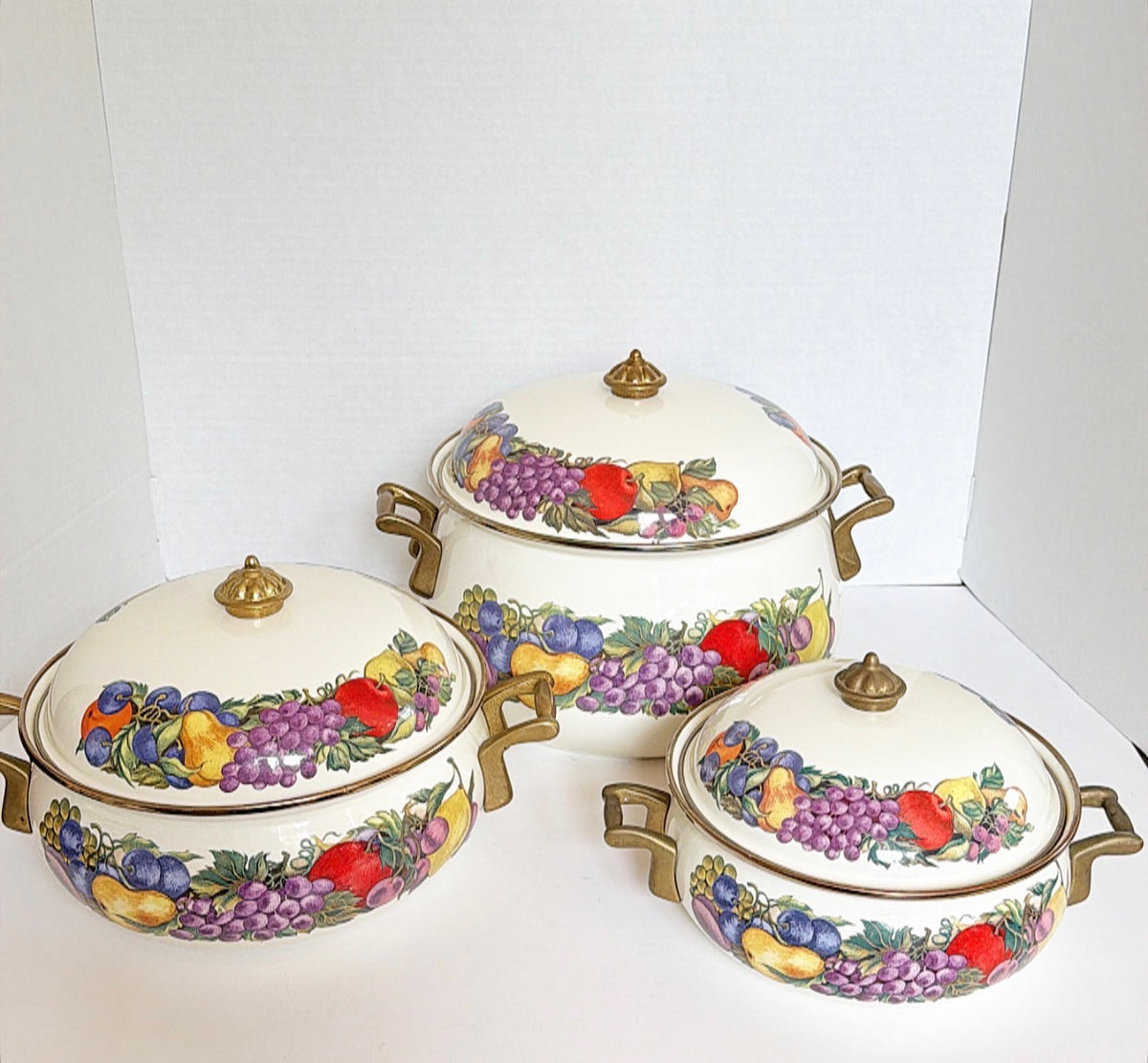 I9 - Set of 3 - Cooking Pots Enamel with Lids