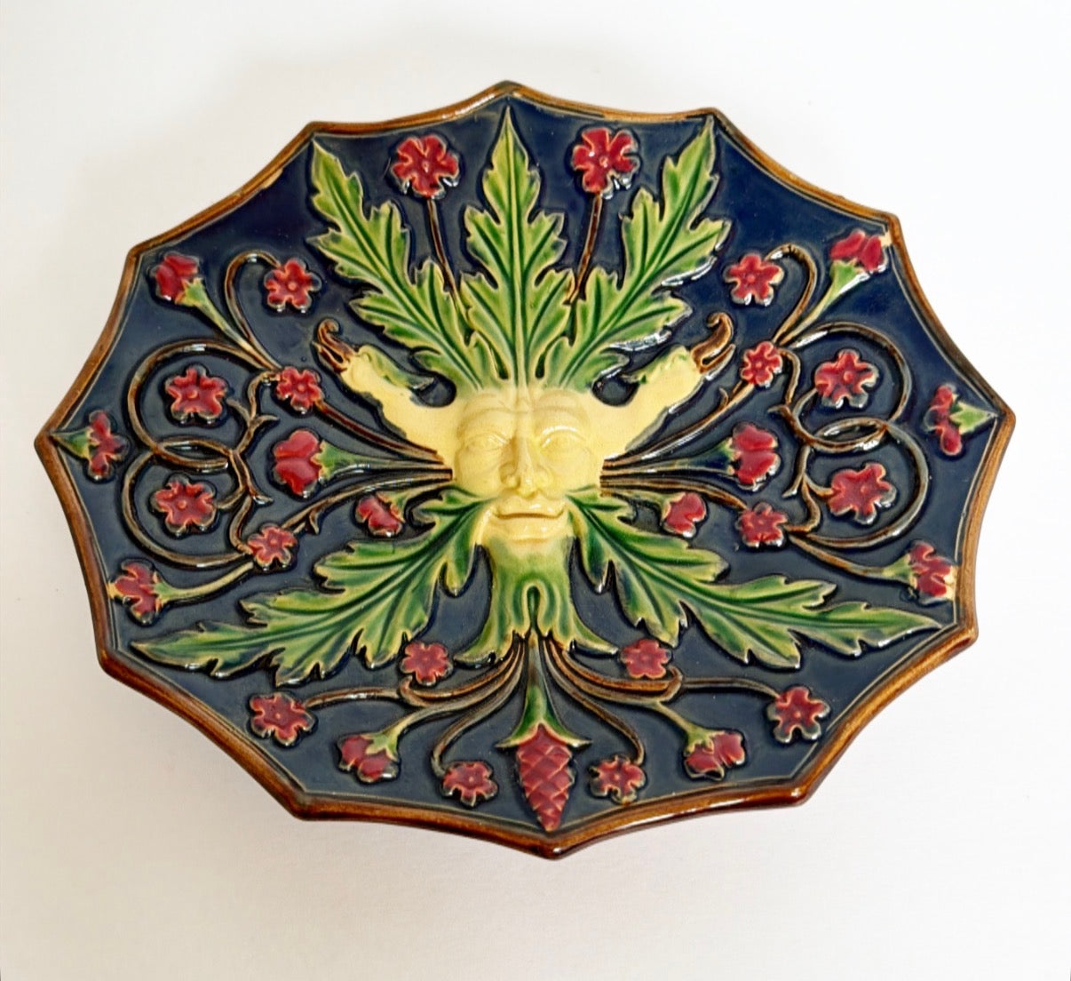 M11 - Majolica Scalloped Plate