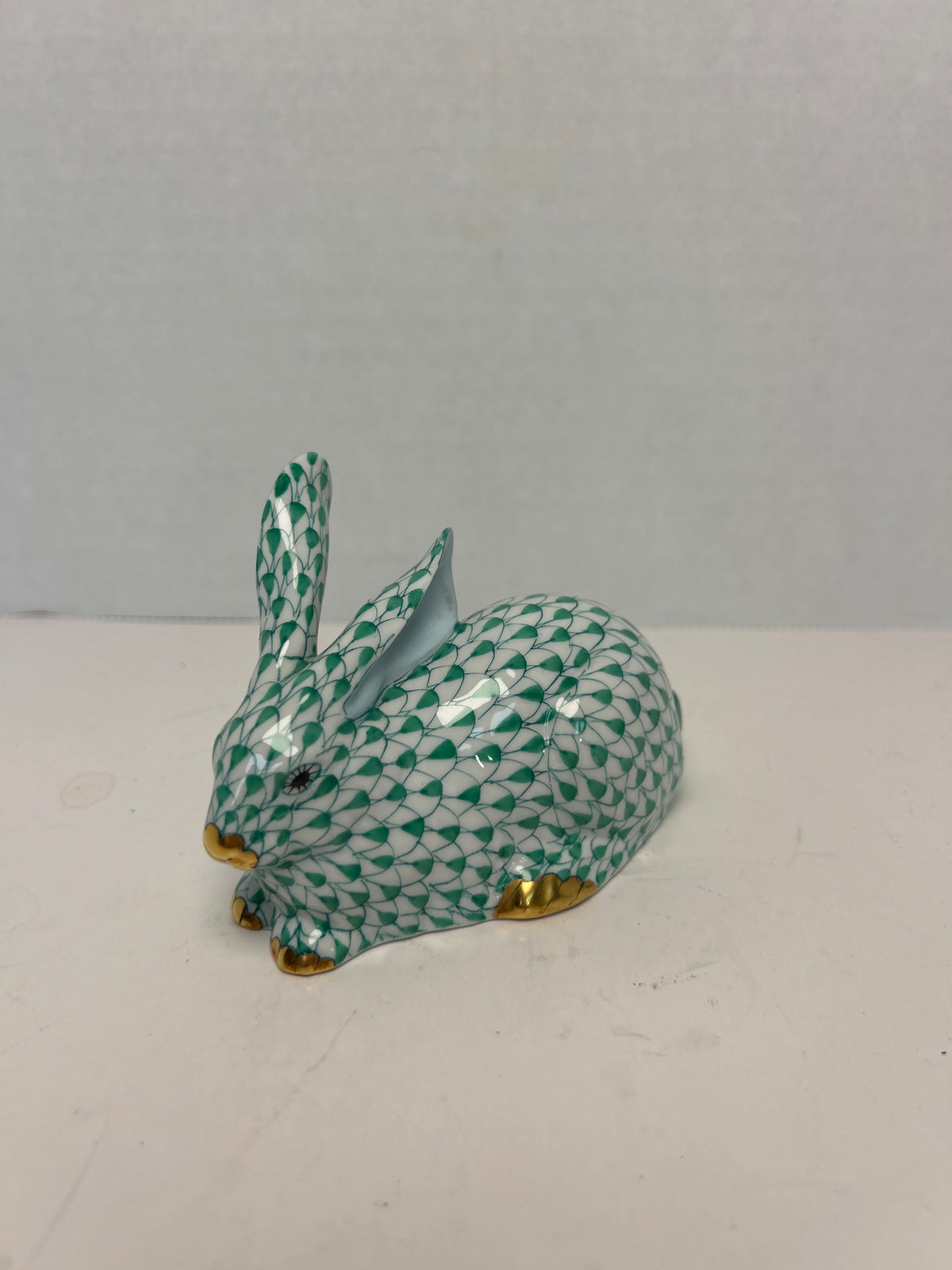 E9 - Herend Bunny - Blue Fishnet