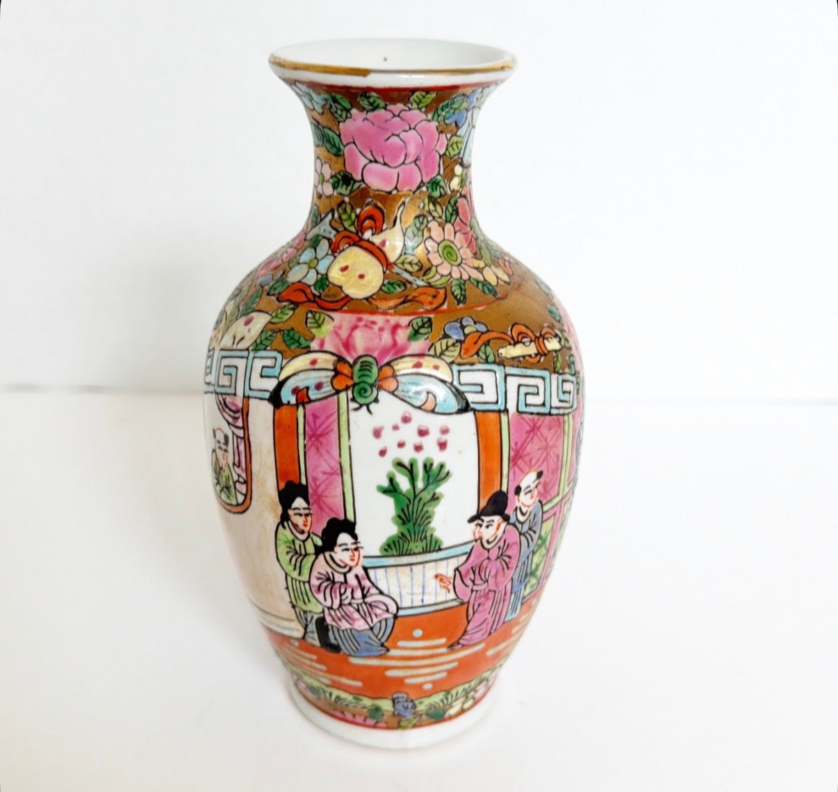 B10 - Rose Medallion Vase