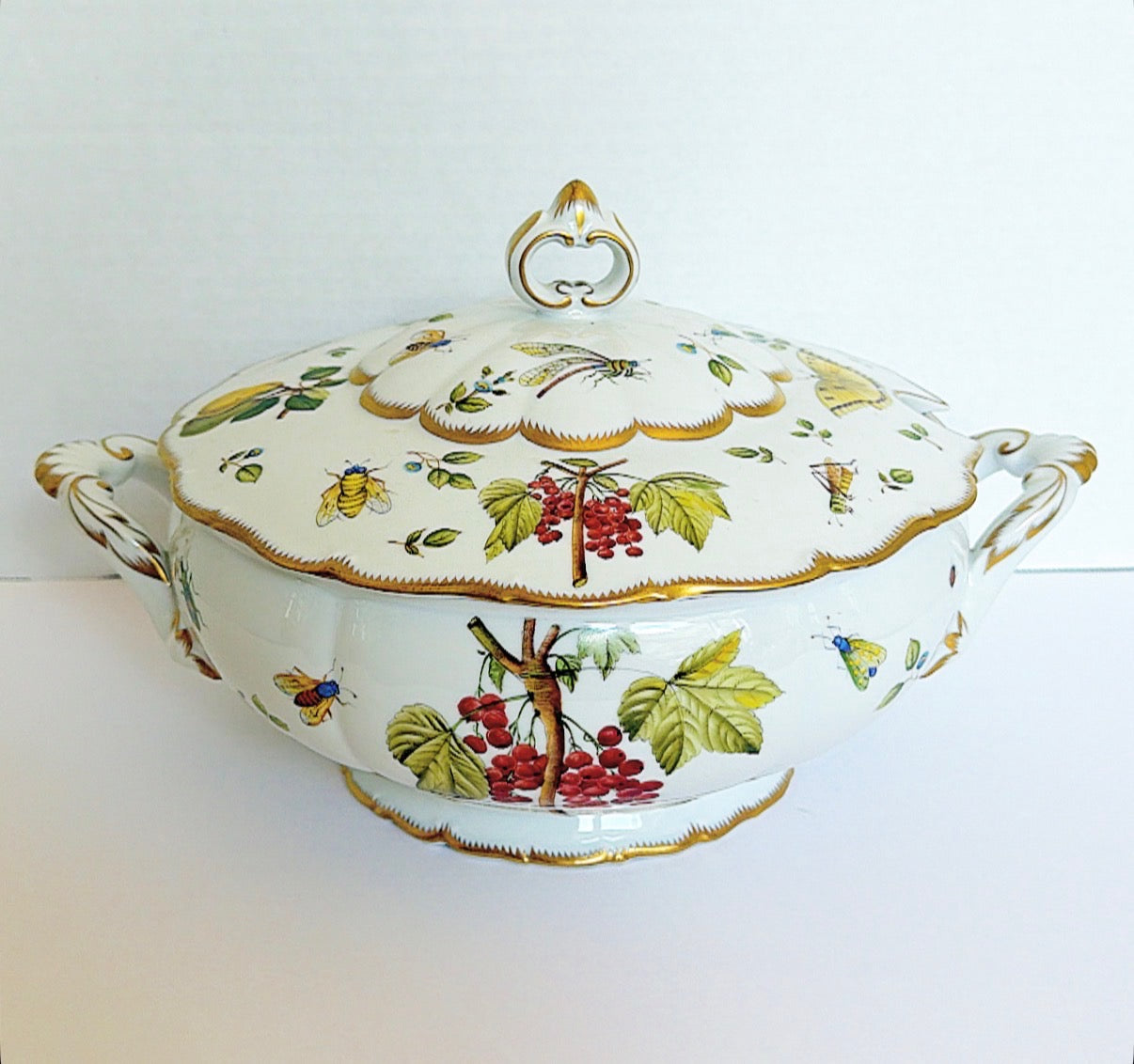S10 - Anne Weatherby Soup Tureen