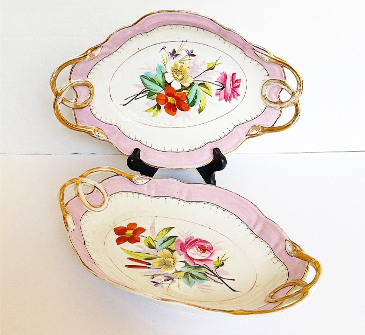 W10 - Old Pairsware Oval Bowls - Pair