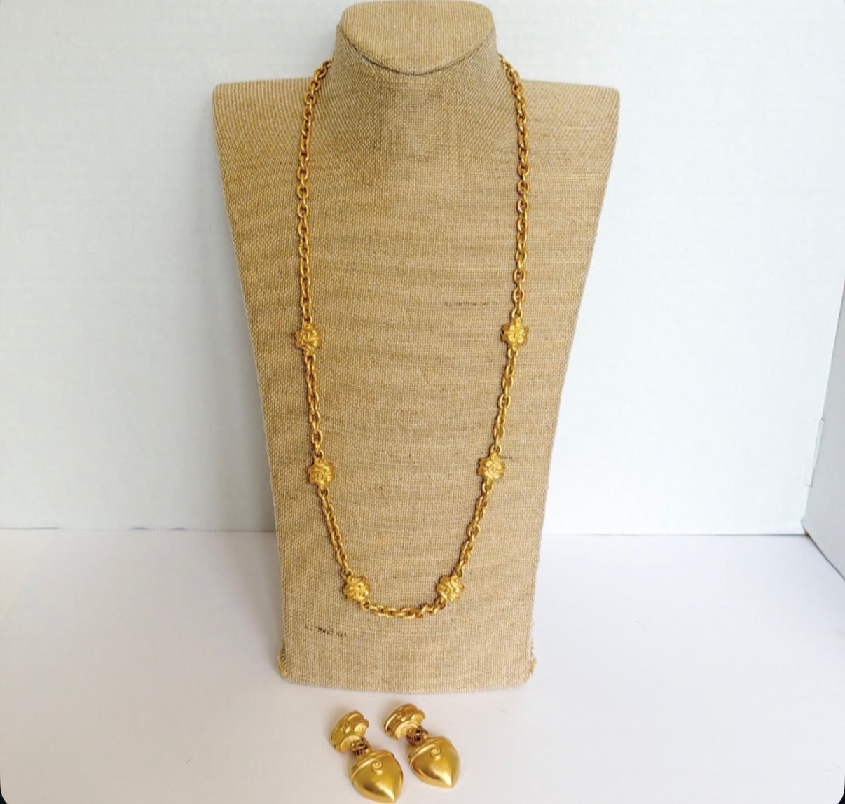 F11 Set of Clip on earrings and Necklace