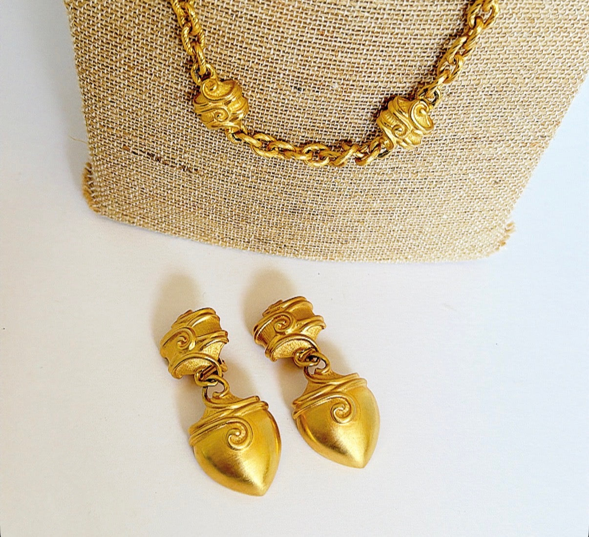 F11 Set of Clip on earrings and Necklace