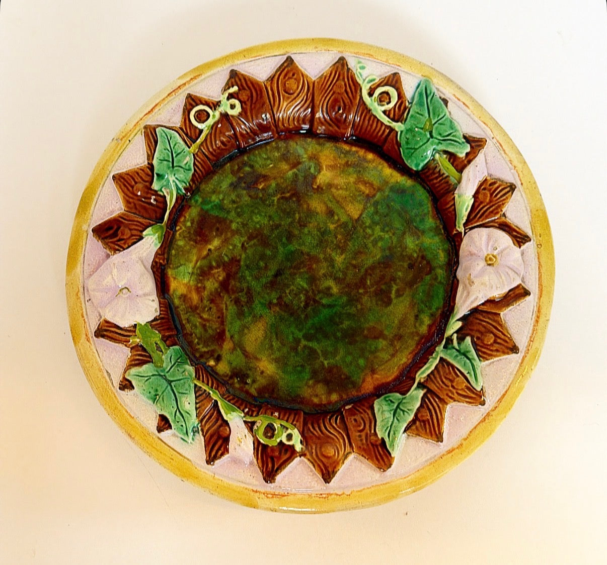 R11 B0' Ness Majolica Morning Glory Cake Dish