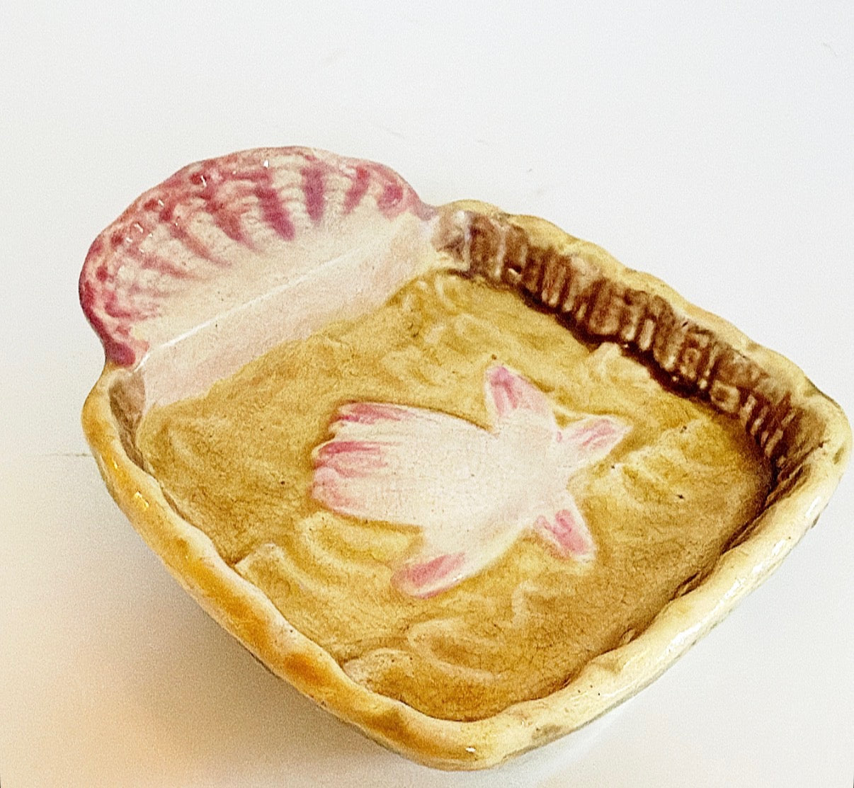 T11 - Majolica Tricket Dish
