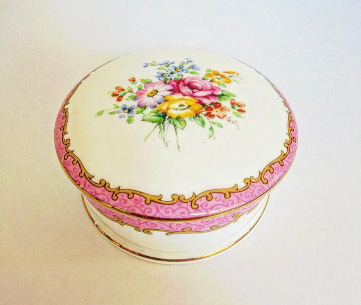 F6 - Porcelain Trinket Box