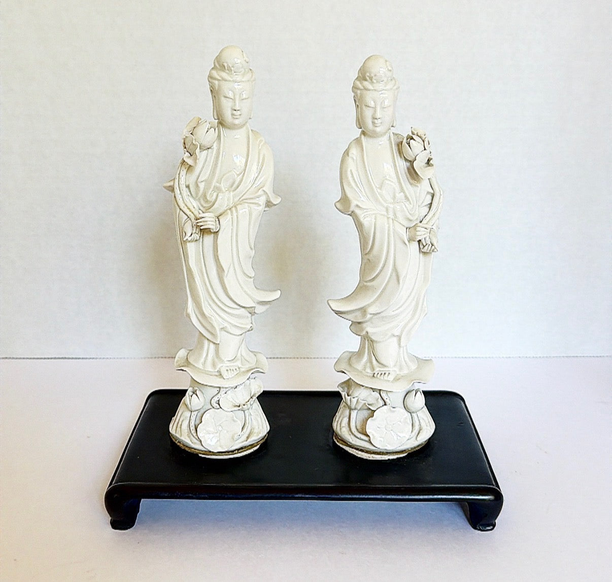 I10 - Pair of Blanc De Chines on Stand