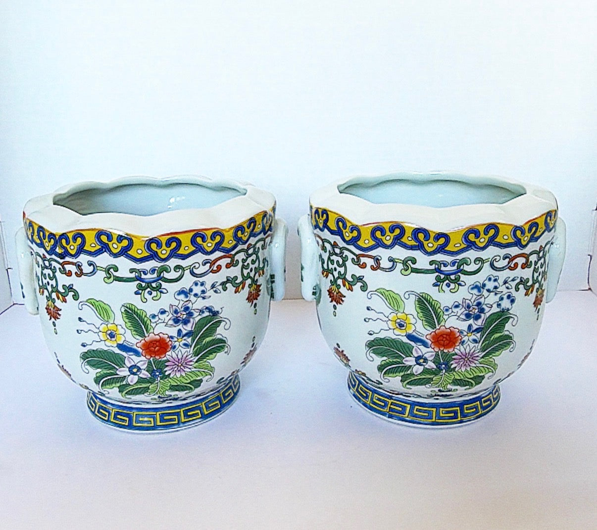 L6 - Pair of Planters