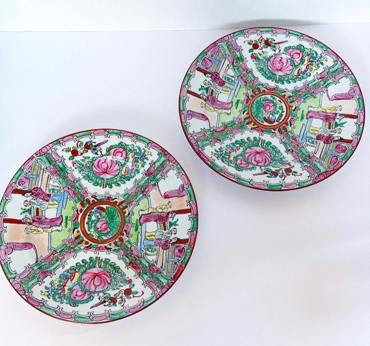 M9 - Pair of Rose Medallion Plates