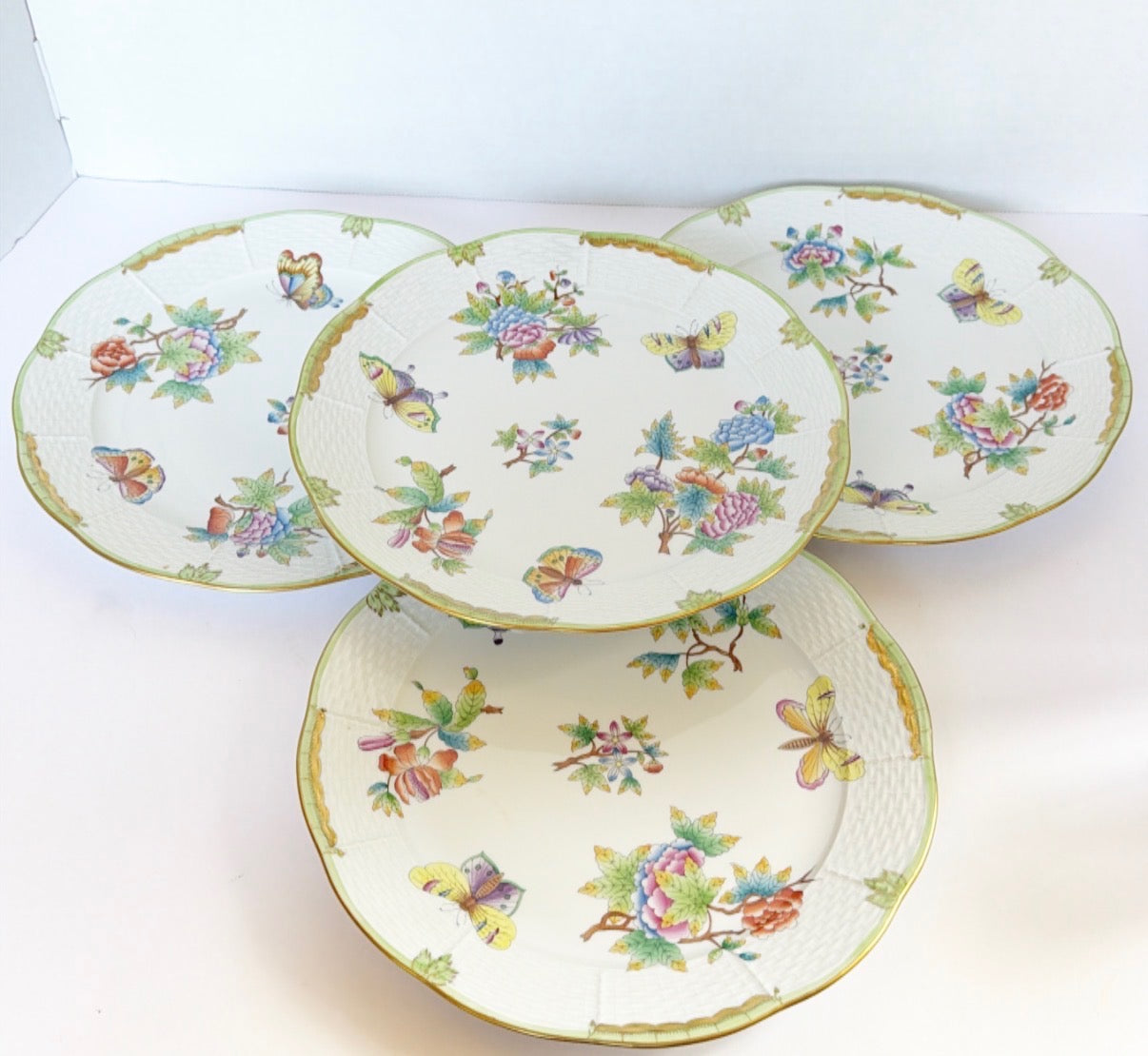 O8 - Herend Queen Victoria Dinner Plates - Set of 4 - 10 Diameter