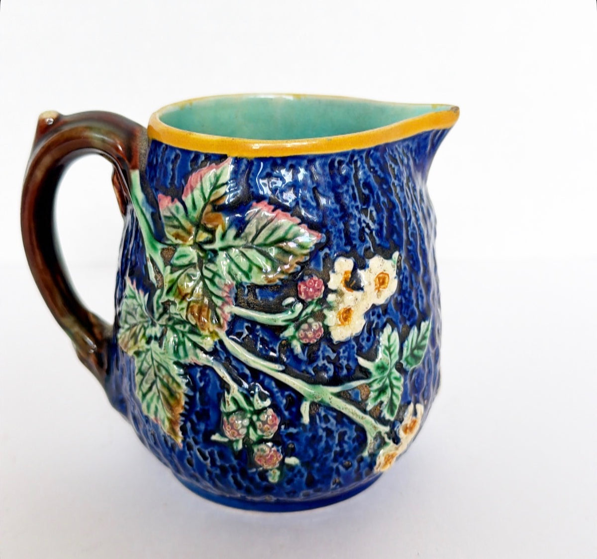 Q1 - Majolica Creamer