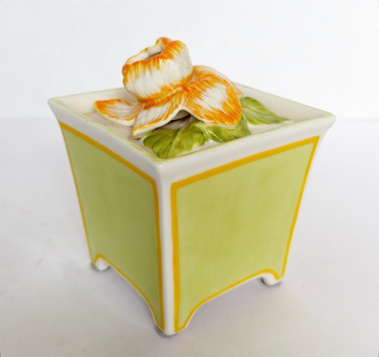 Q3 - Villeroy & Boch Box with Flower Lid
