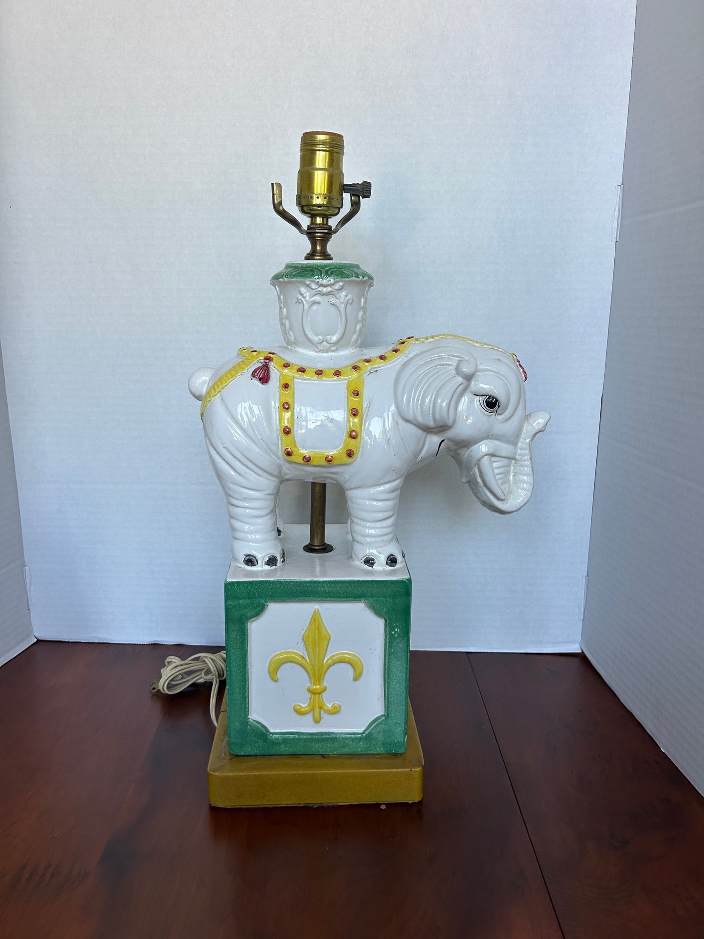 Y3 - Elephant Lamp