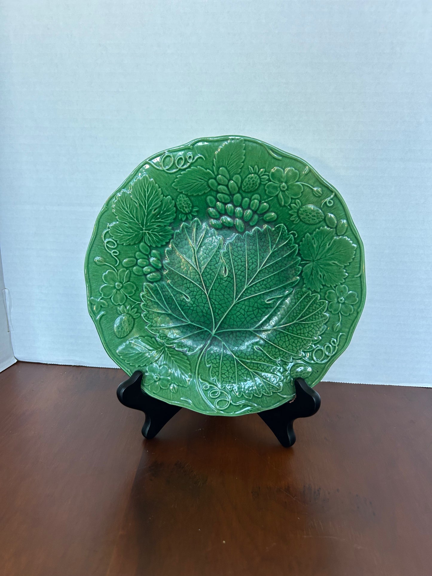 Y8 - Majolica Ceramic Plate